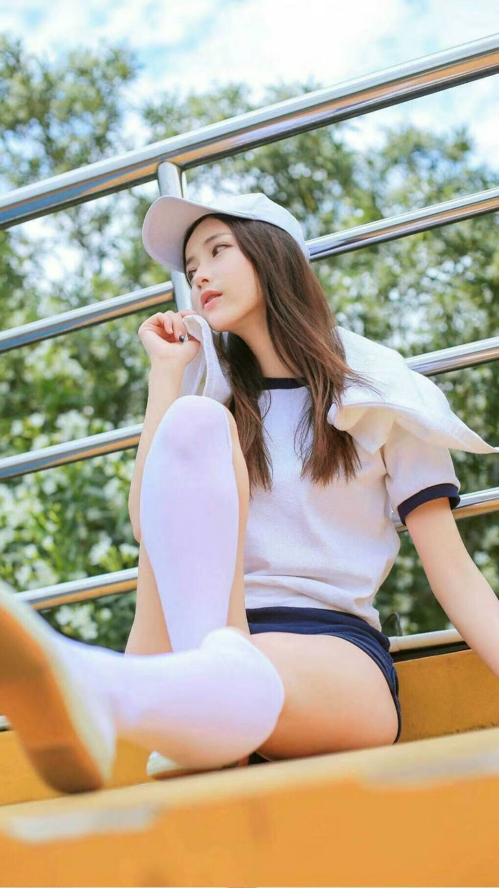 JIUYOU GAMING-《多平台联动直播：打造全景式的电竞观看体验》，多屏直播互动的平台